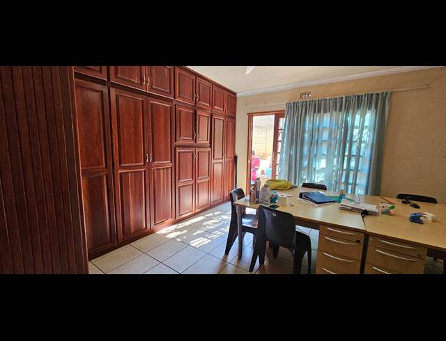 5 BEDROOM FREESTANDING FOR SALE IN SAFARI GARDENS